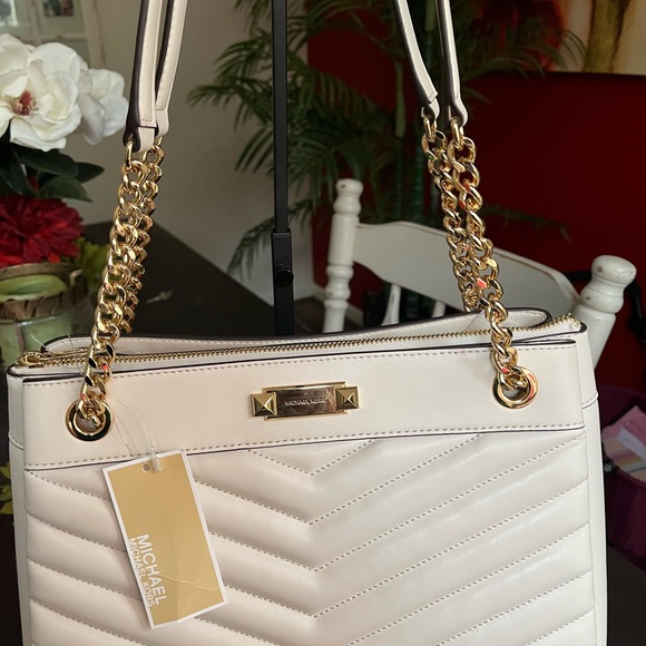 Michael Kors Handbags - Michael Kors Cream Quilted Shoulder Bag with Gold Chain